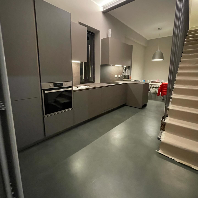 Cucina con Superficie in Resina
