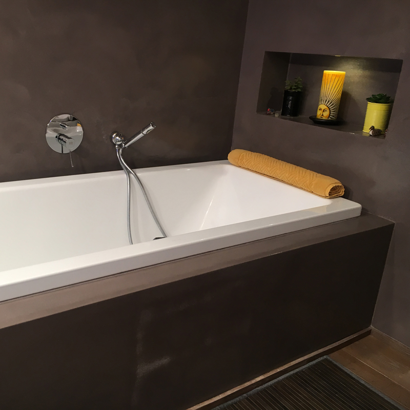 Bagno con Superficie in Resina