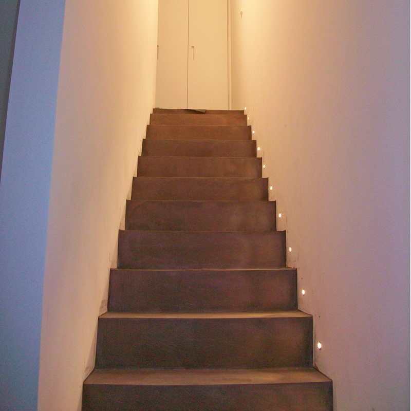 Scala con Superficie in Resina