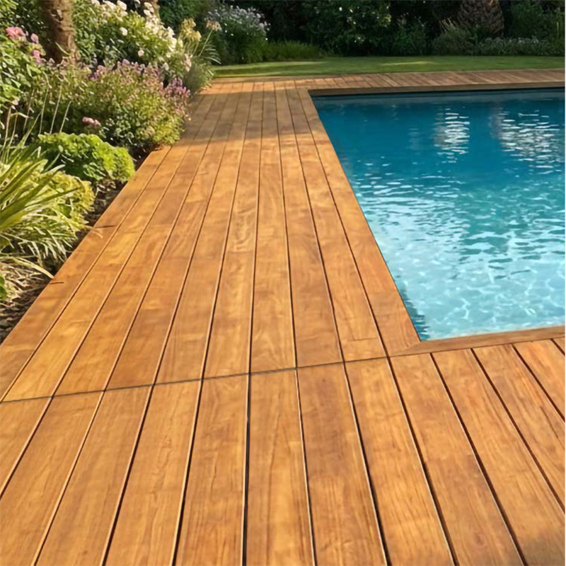 Piscina con Pavimentazione Esterna in Teak