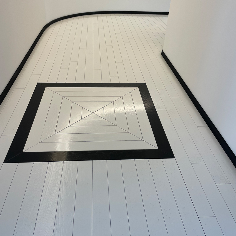 Composizione di Parquet Bianco e Nero